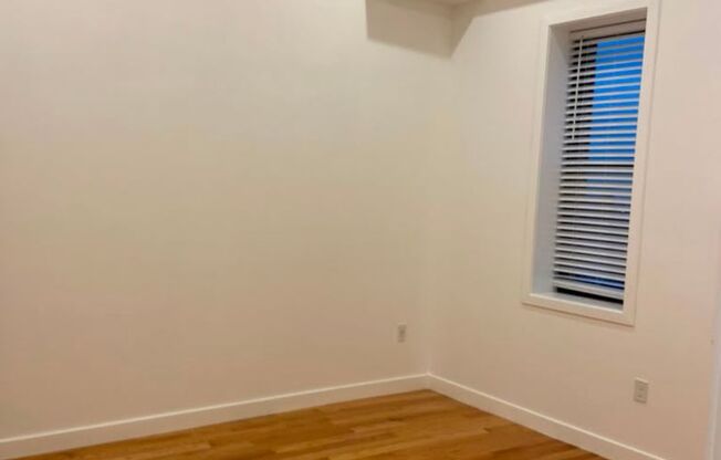 2 beds, 1 bath, 9,999 sqft, $2,250, Unit 64-403