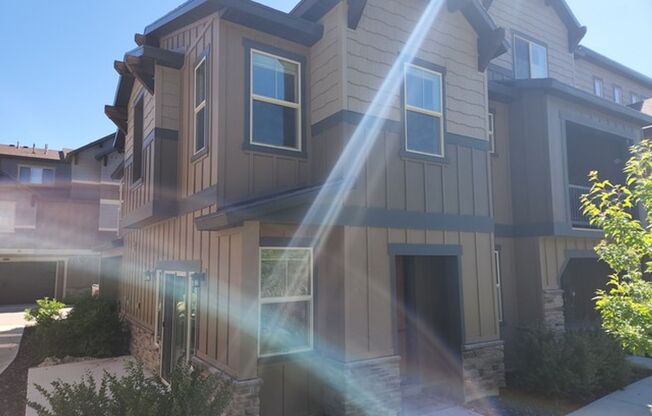 Convenient Park's Edge Townhouse