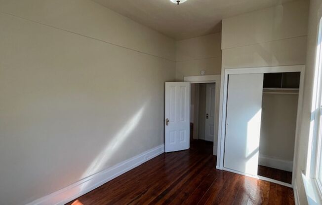 3 beds, 1 bath, 1,250 sqft, $2,500, Unit 1233 Star St. - Upstairs