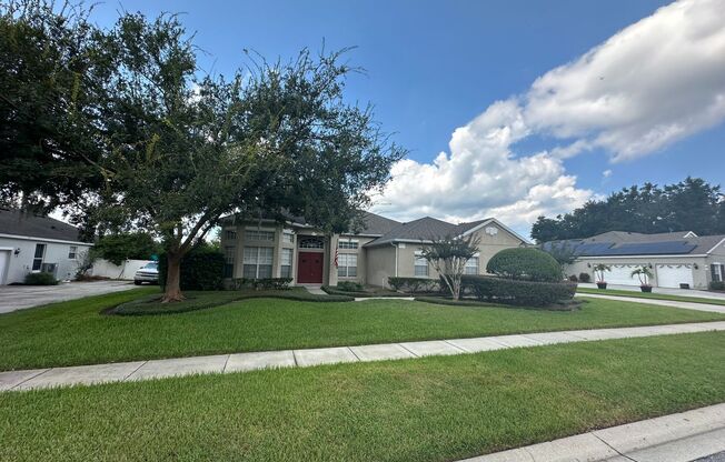 Beautiful 4 Bed 3 Bath Home in Sanford!