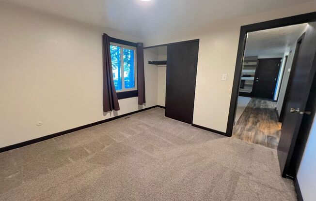 2 beds, 1 bath, 700 sqft, $1,225, Unit 4