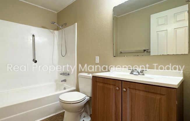 2 beds, 1 bath, 900 sqft, $1,425, Unit Unit B