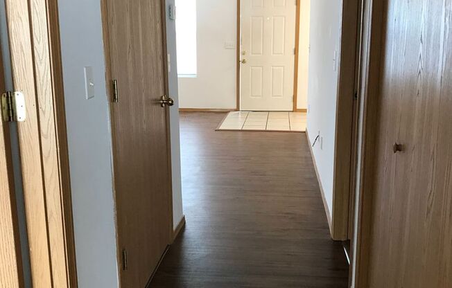 2 beds, 1 bath, 800 sqft, $695, Unit 6