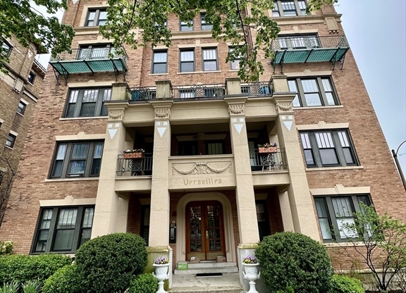 3 beds, 1 bath, 1,000 sqft, $5,500, Unit 14