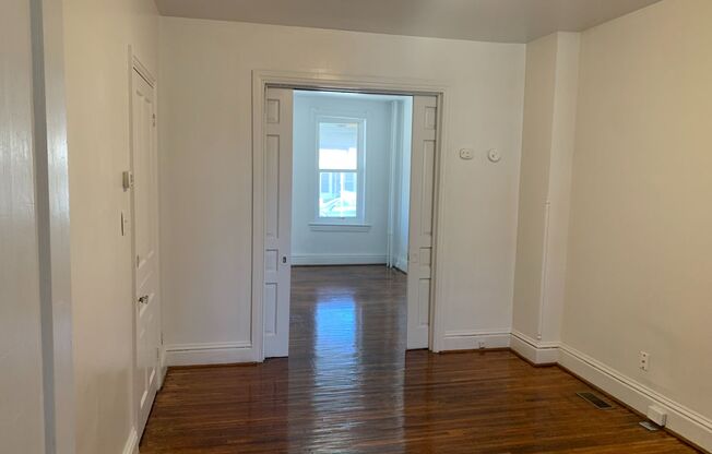 1 bed, 1 bath, $895, Unit Apt 1