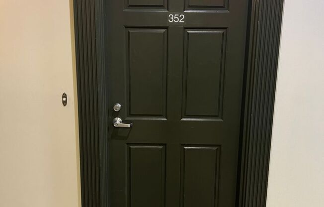 Studio, 1 bath, 442 sqft, $1,240, Unit 352