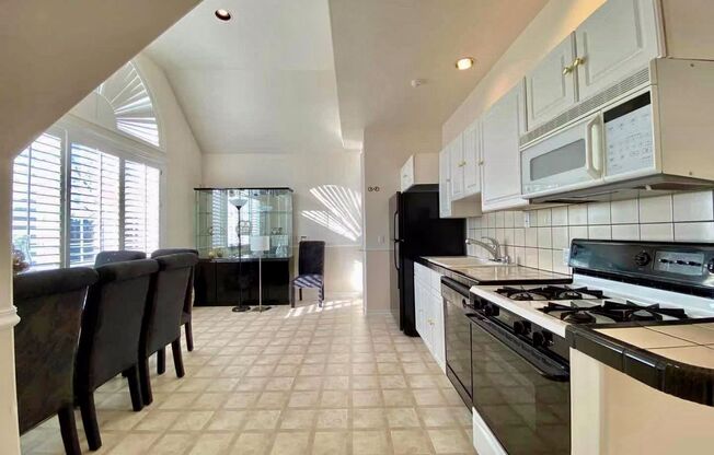 6 beds, 5.5 baths, $9,000