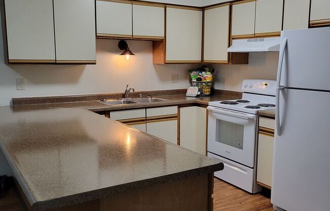 2 beds, 1 bath, $950, Unit #106