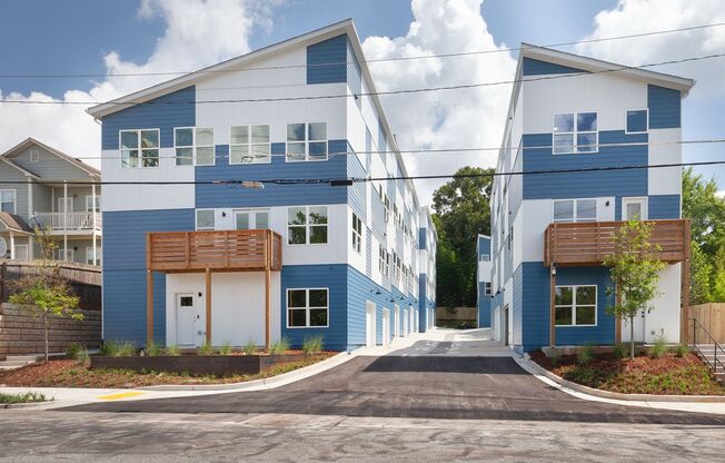 Newly Constructed 4/2.5 Minutes From Grant Park!