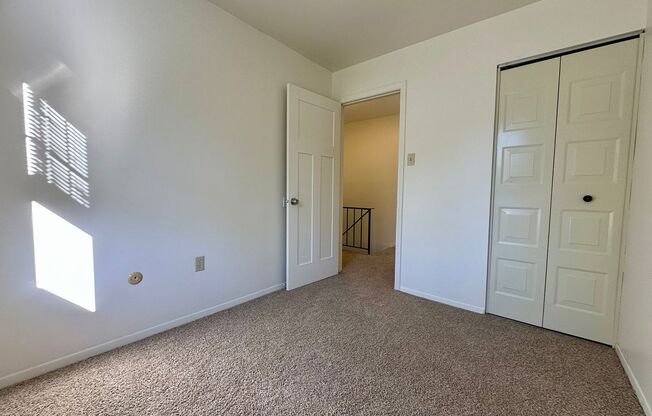 3 beds, 1.5 baths, $1,695, Unit 513