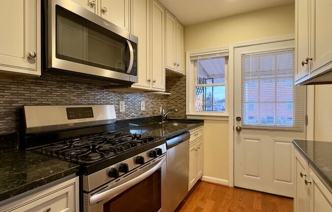 Charming 2 Bedroom Townhome in Dundalk!