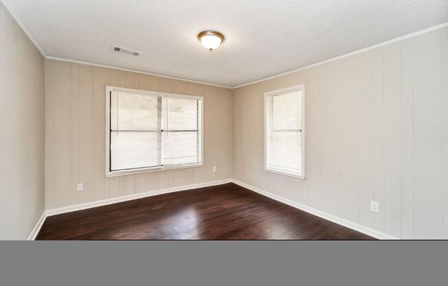 3 beds, 1 bath, $1,100