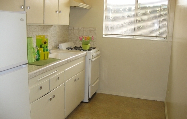 Studio, 1 bath, 425 sqft, $1,595, Unit 104 $499 SECURITY DEPOSIT O.A.C !!! AND SUMMER SPECIAL TO MOVE IN ...ASK ME HOW. CALL ME TO SCHEDULE YOUR VISIT ALBERT 323-809-6765