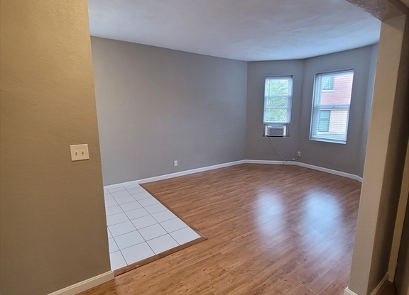 1 bed, 1 bath, $2,300, Unit BLD3-11