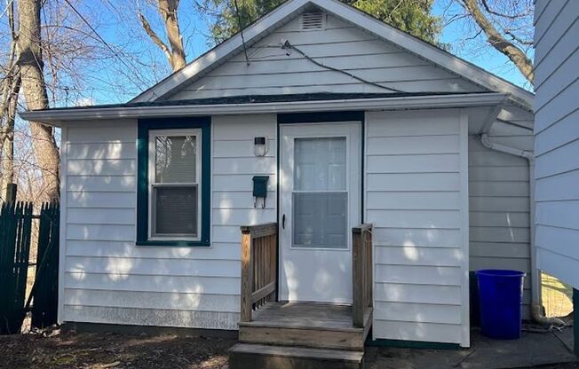 1 bedroom ranch style home ready now!