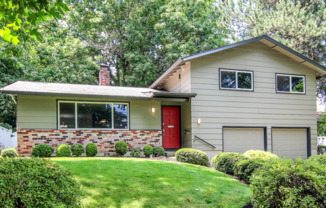 Meticulously Maintained Multnomah Village Home