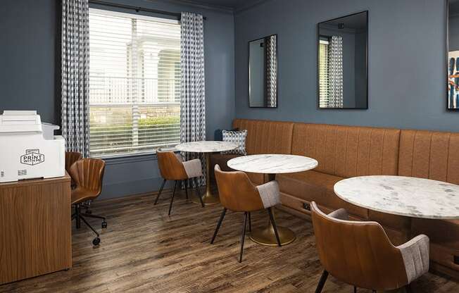 Hutto, TX Apartments - Glenhaven at Star Ranch - Business center