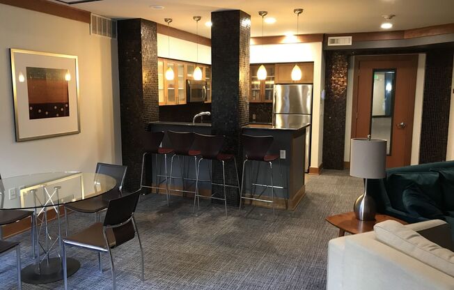 1 bed, 1 bath, $2,275, Unit Unit 461
