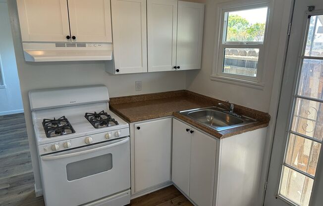 1 bed, 1 bath, 450 sqft, $995