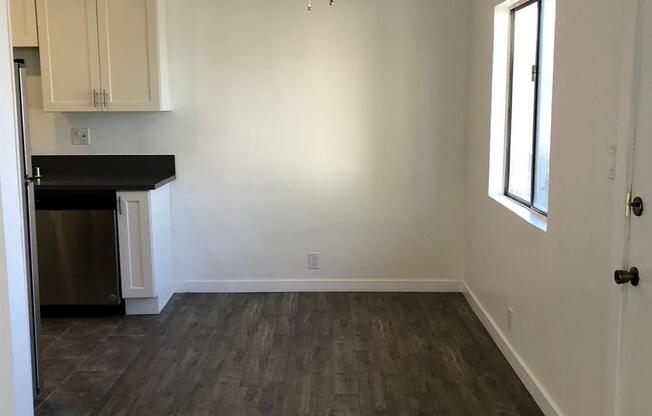 2 beds, 1 bath, 850 sqft, $2,250, Unit 25