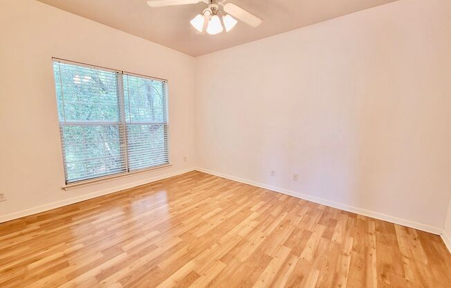 2 beds, 1 bath, $2,100, Unit #14208