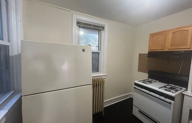 3 beds, 1 bath, $1,550