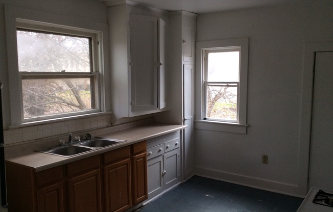 623 W Creighton Ave