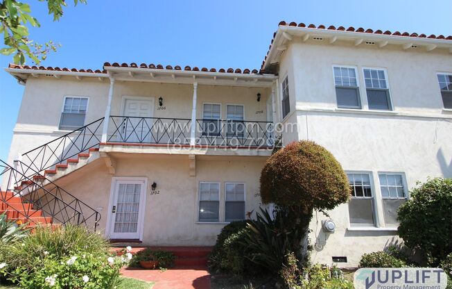 $500 off MOVE IN NOW! University Heights historic 1 bed downstairs end unit!