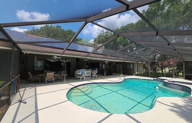 Spacious 4 Bedroom 3 Bath in Southoak