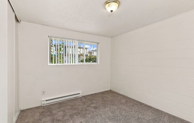 3 beds, 1 bath, 864 sqft, $1,495, Unit 39