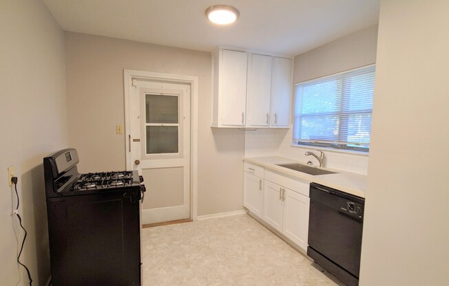 3 beds, 1 bath, $1,545