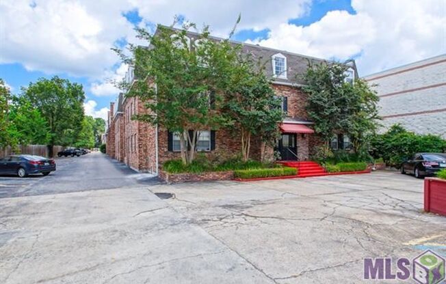 Stylish 2-Bed, 2-Bath Condo in Vibrant Mid-City Baton Rouge
