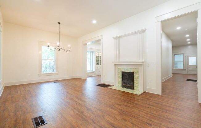1605 Main St
