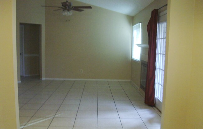 2 beds, 1 bath, $1,275