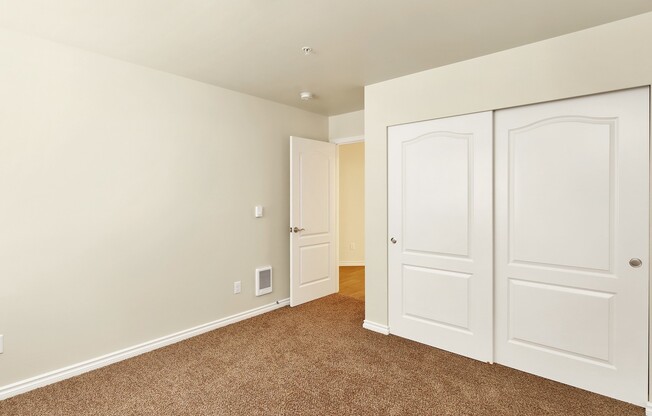 3 beds, 2 baths, 1,184 sqft, $2,100, Unit 8881-203