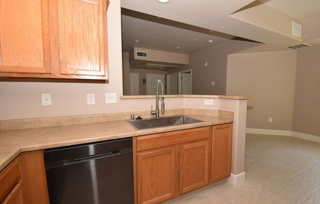 Fantastic 1 Bedroom Condo With Attached Garage!