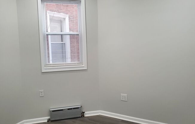 2 beds, 1 bath, $1,100, Unit 1st Floor