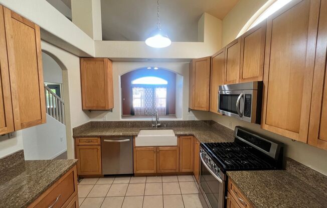 3 beds, 3 baths, $2,600