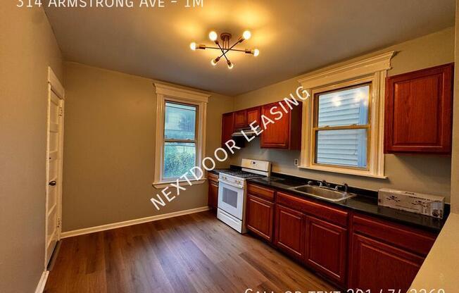 314 ARMSTRONG AVE