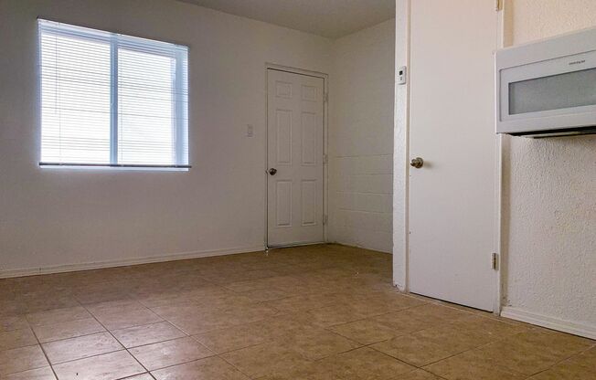 Studio, 1 bath, 234 sqft, $500, Unit 3