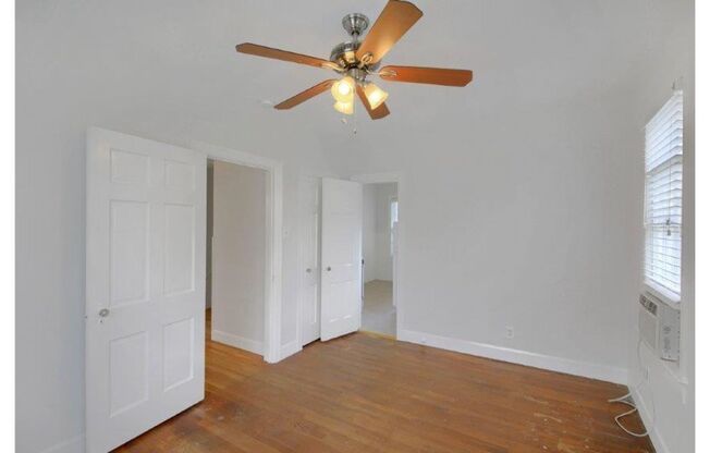 2 beds, 1 bath, $1,995, Unit 401 E. 33rd St