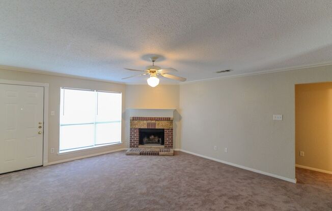 Spacious 2 story home close to hwy 635!