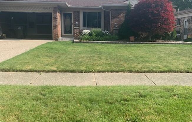 13843 Grove Park in Sterling Heights