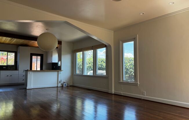 Gorgeous Silverlake 3+2+Detached Office with Bathroom