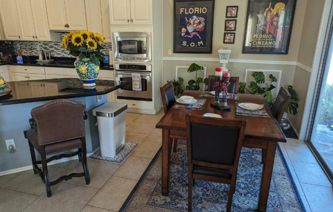 Welcome to Anthem Country Club offering a community golf course, guarded entrance, beautiful desert landscape with walking/biking trails and more!