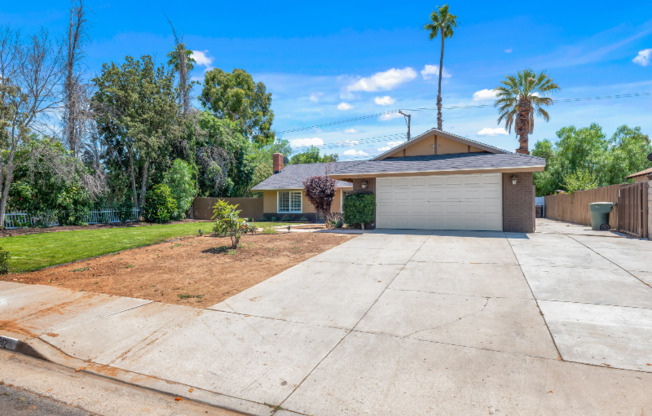 2242 CARLTON PL