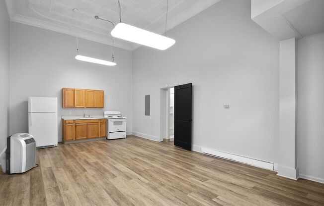 Studio, 1 bath, 1,000 sqft, $649, Unit 111 S McDonald St