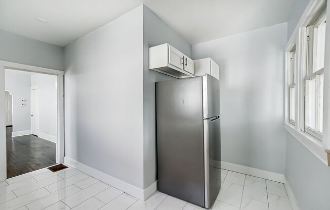 2 beds, 1 bath, $1,350, Unit 271 Fairview