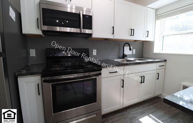 2 beds, 1 bath, 643 sqft, $945, Unit B01