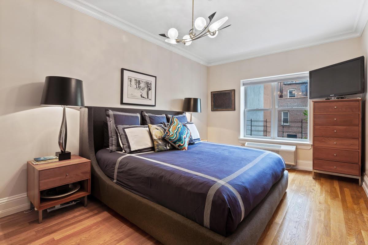 261 W 112 ST